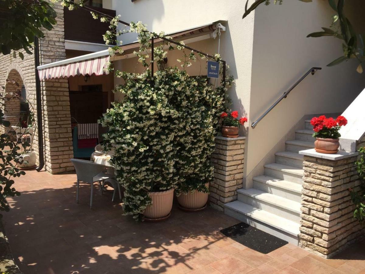 Appartamento Apartman Alberta Porec Esterno foto