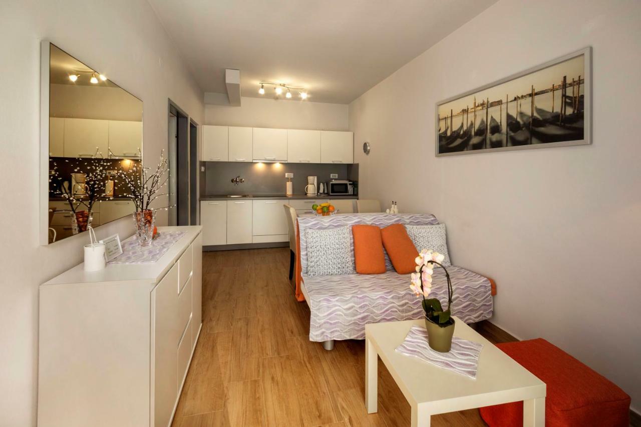 Appartamento Apartman Alberta Porec Esterno foto