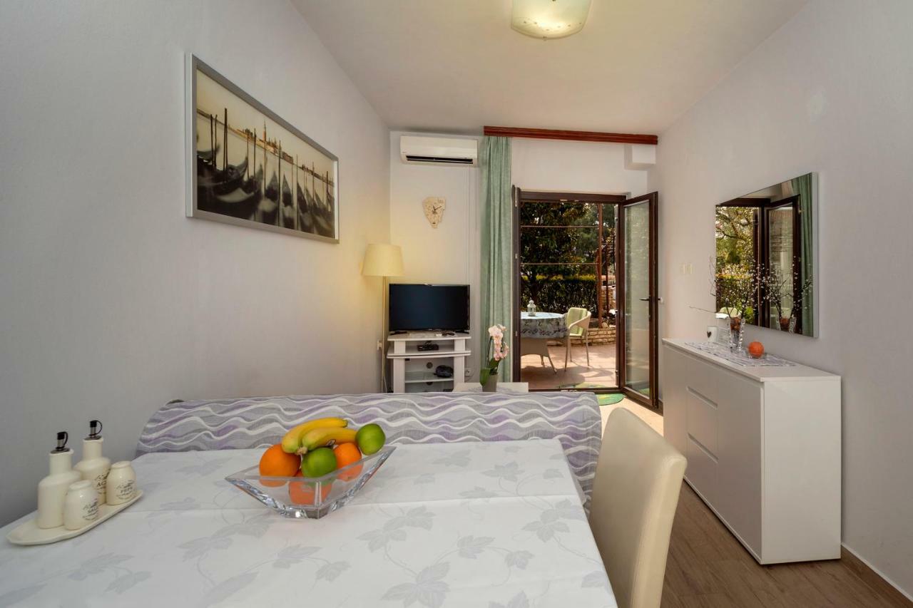 Appartamento Apartman Alberta Porec Esterno foto